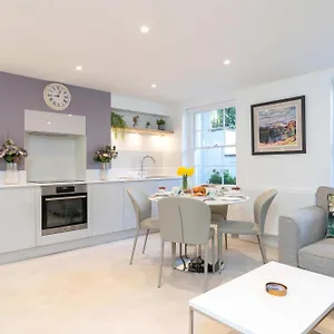 Stunning 2 Bed Basement Flat In The Heart Of Cheltenham! Apartment Cheltenham